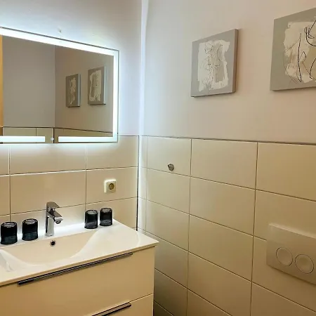 Altstadt 4 Personen Kueche Netflix Location Apartment