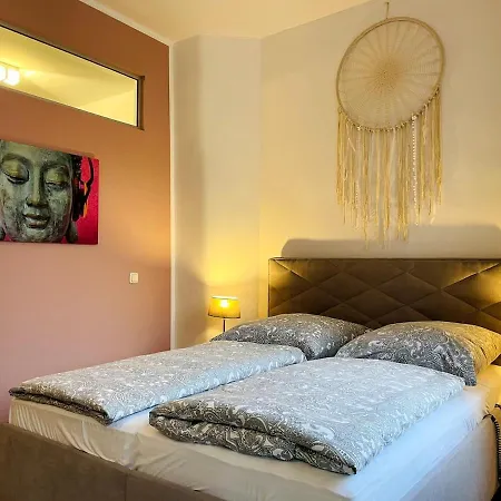 Altstadt 4 Personen Kueche Netflix Location *