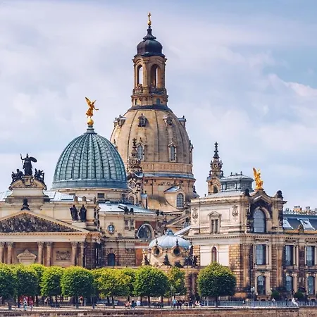 Altstadt 4 Personen Küche Netflix Location *