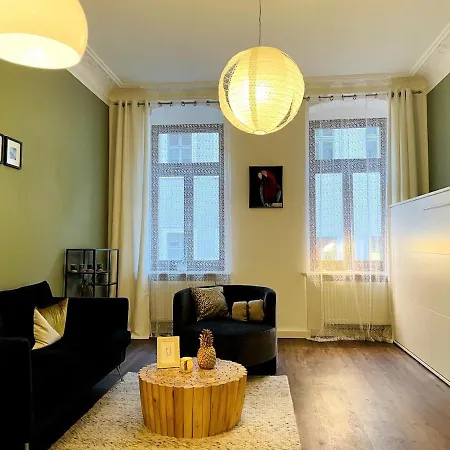 Altstadt 4 Personen Kueche Netflix Location *