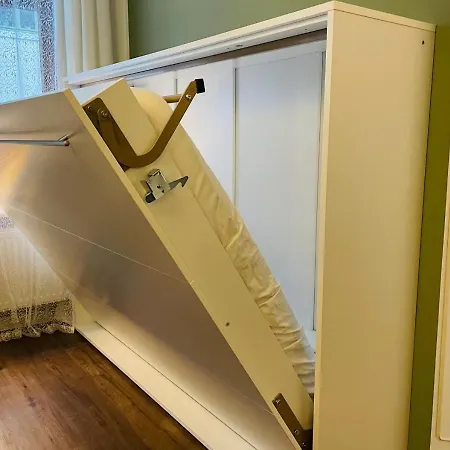Altstadt 4 Personen Kueche Netflix Location *