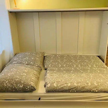 Altstadt 4 Personen Küche Netflix Location