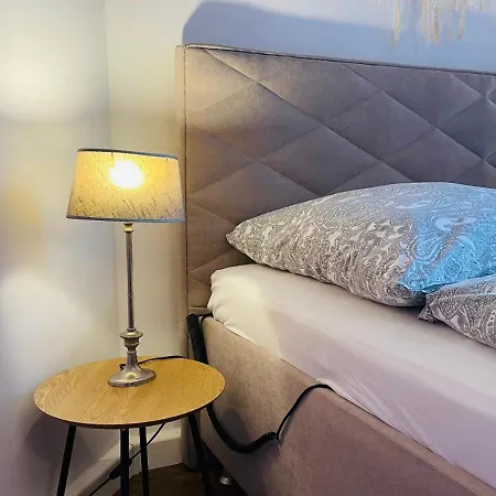 Altstadt 4 Personen Küche Netflix Location *