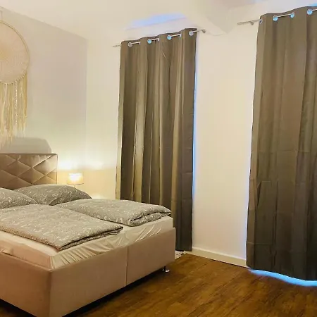 Altstadt 4 Personen Kueche Netflix Location