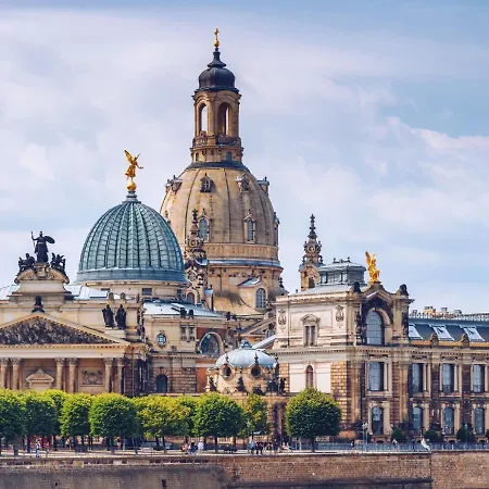 Altstadt 4 Personen Küche Netflix Location